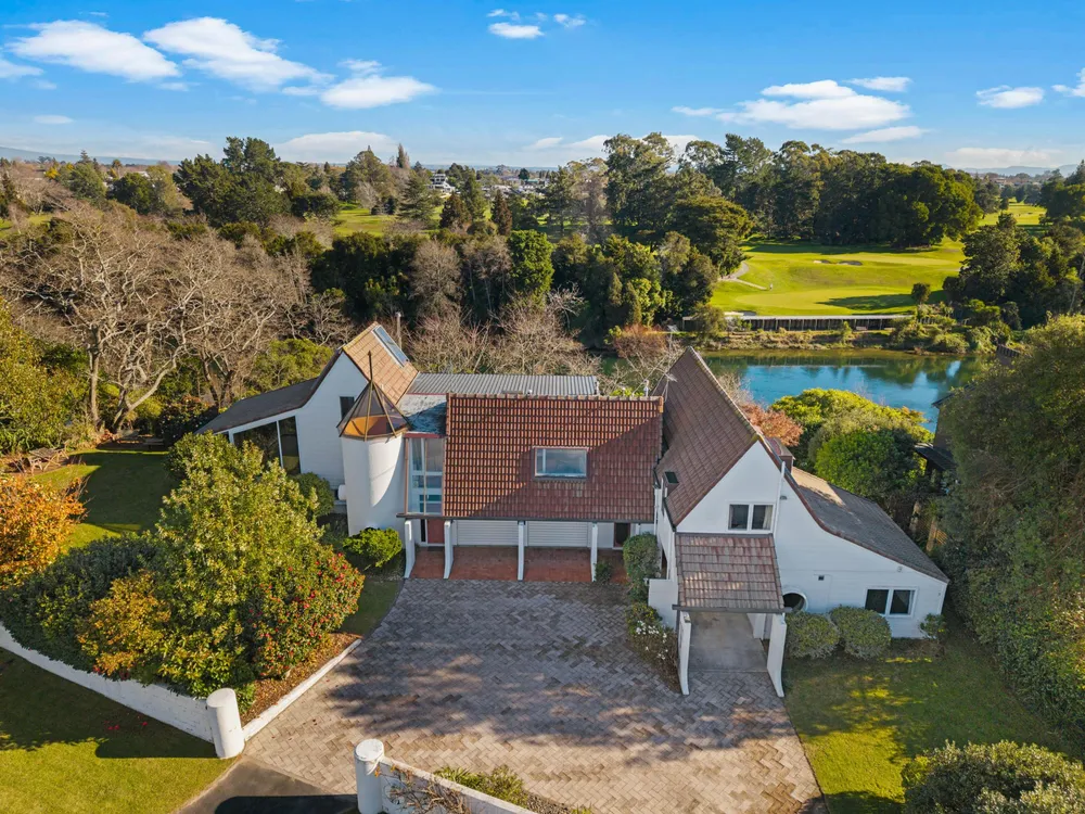 Photos of 913 River Road