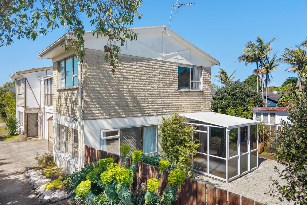 Photos of 2/141 Selwyn Street