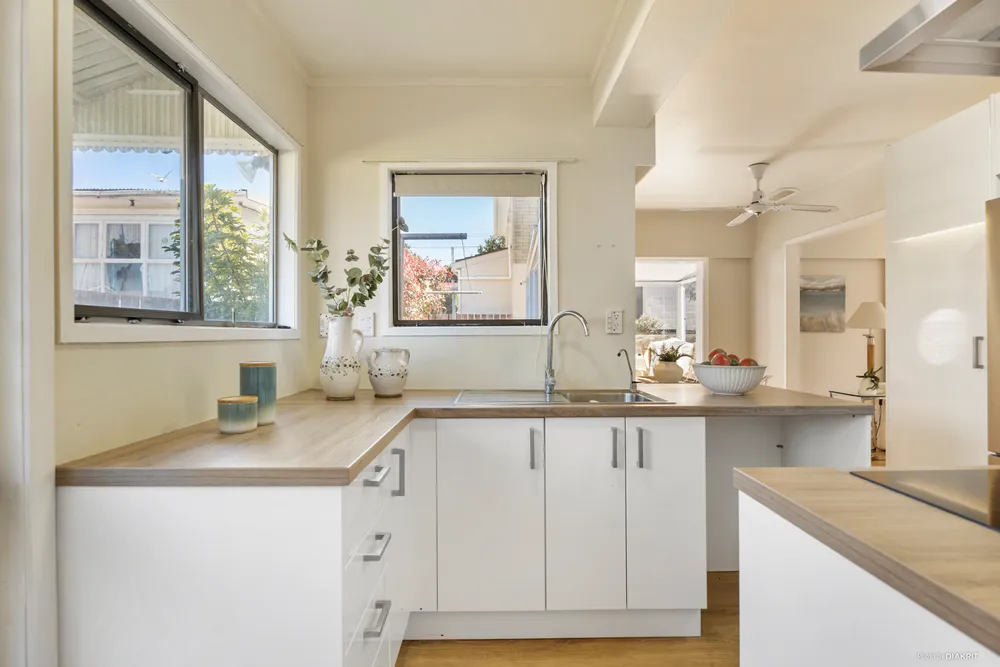 Photos of 2/141 Selwyn Street