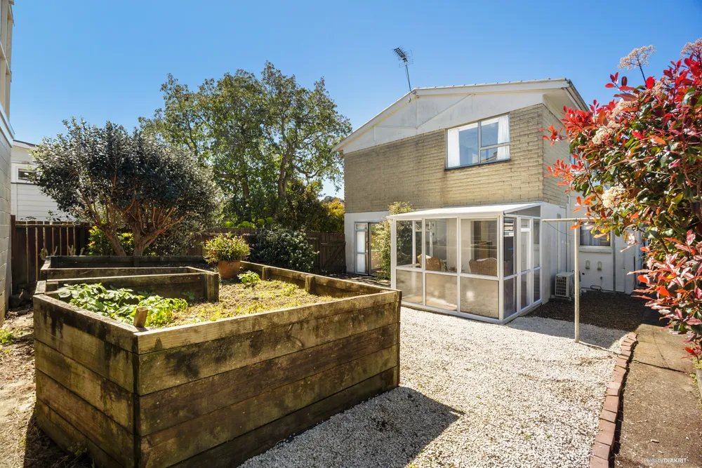 Photos of 2/141 Selwyn Street