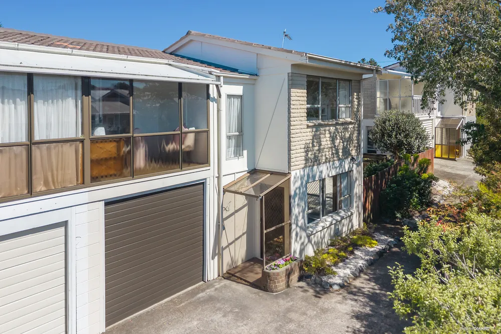 Photos of 2/141 Selwyn Street