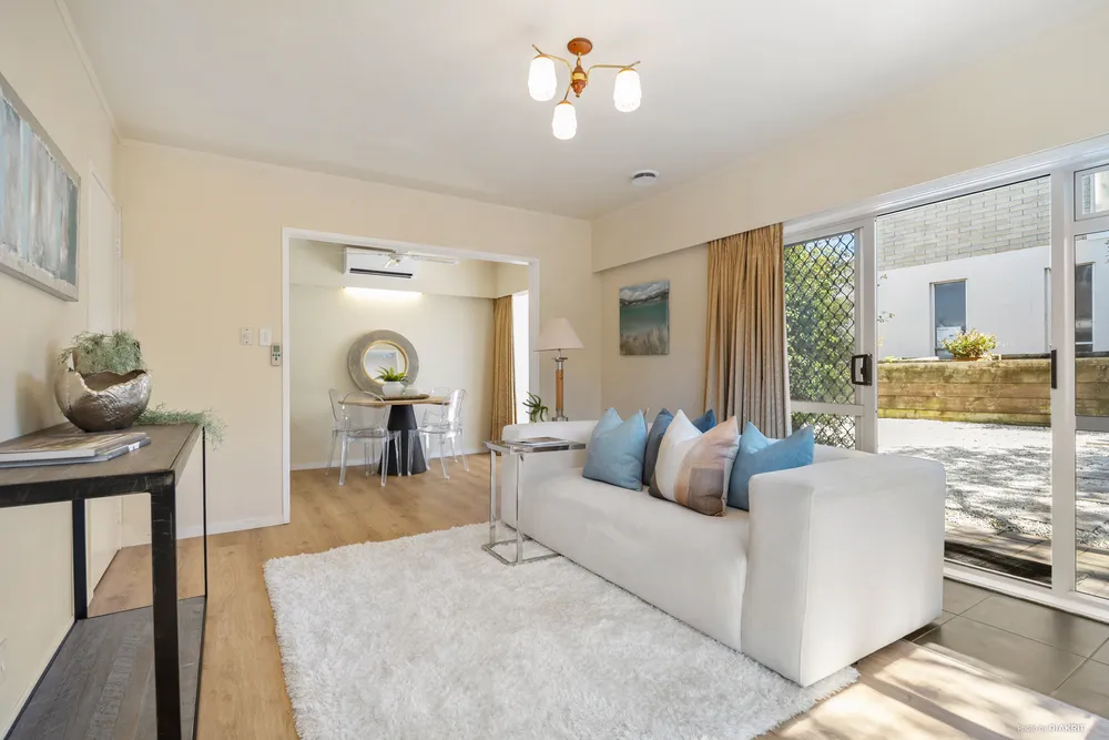 Photos of 2/141 Selwyn Street