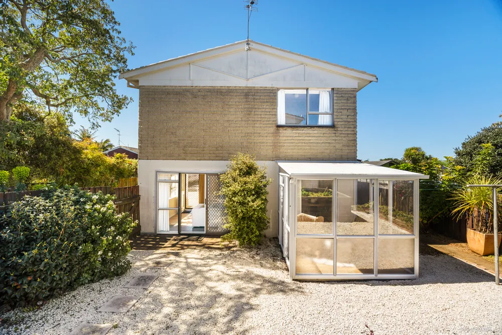 Photos of 2/141 Selwyn Street