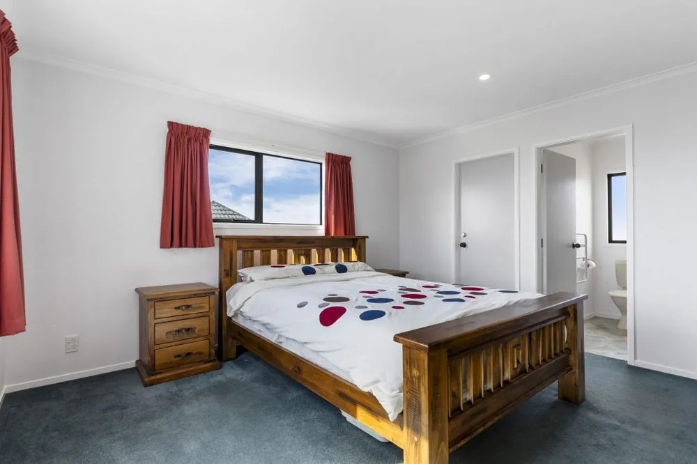 Photos of 10 Bennett Grove