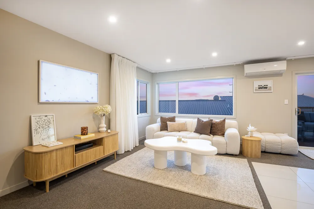 Photos of 48 Endeavour Drive
