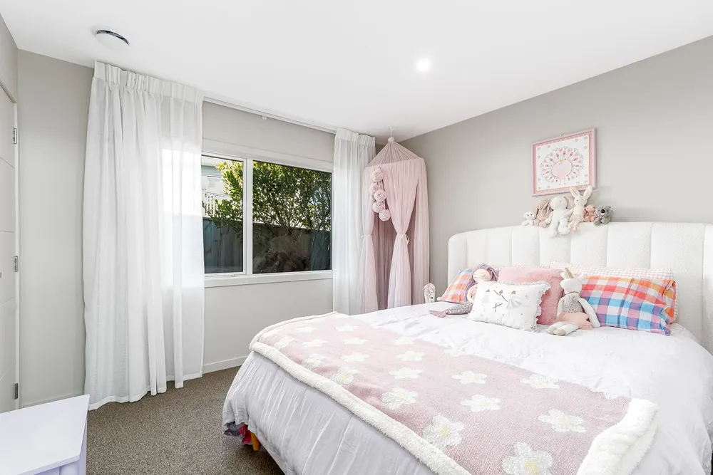 Photos of 48 Endeavour Drive