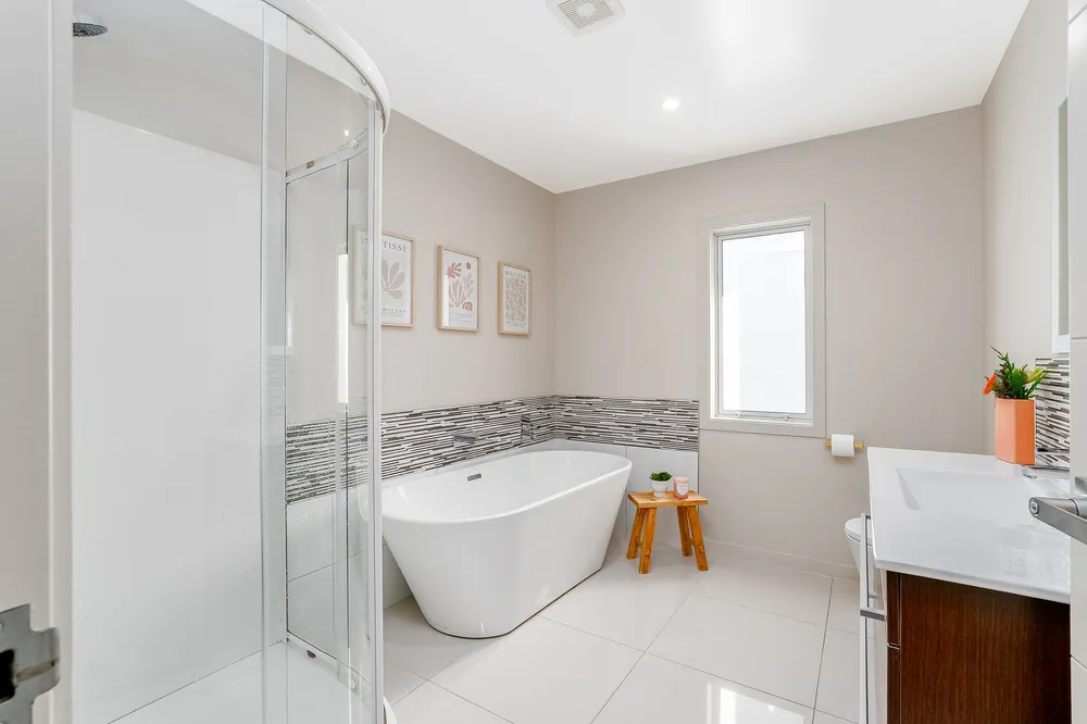 Photos of 48 Endeavour Drive