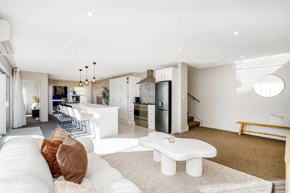 Photos of 48 Endeavour Drive