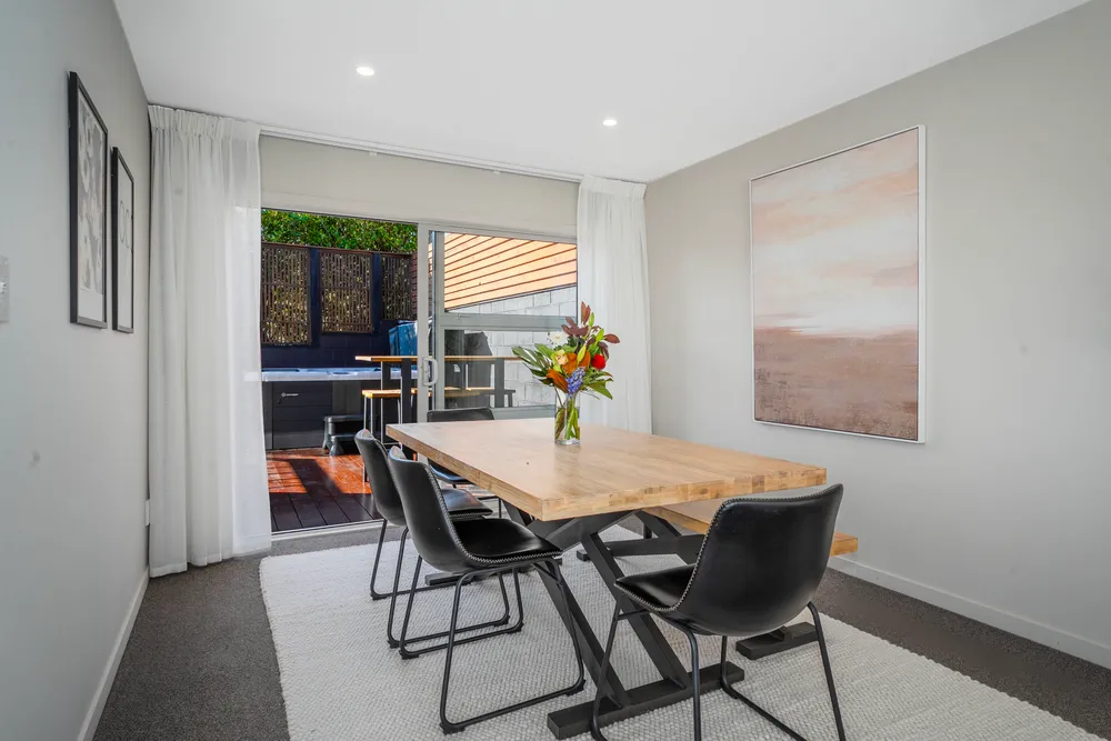 Photos of 48 Endeavour Drive