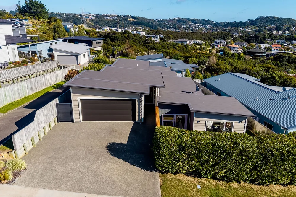 Photos of 48 Endeavour Drive