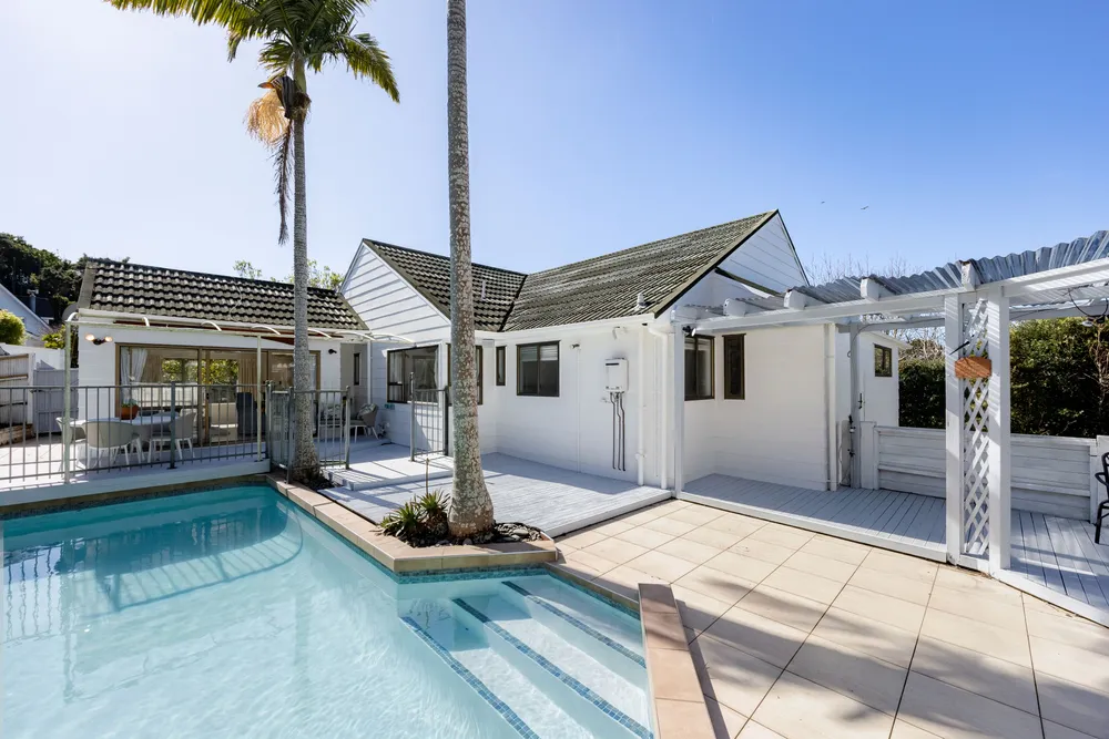 Photos of 203 Chelsea View Drive