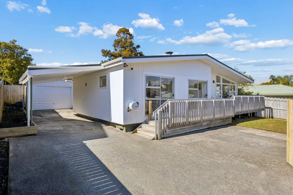 Photos of 26A Canberra Avenue