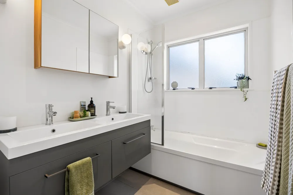 Photos of 26A Canberra Avenue