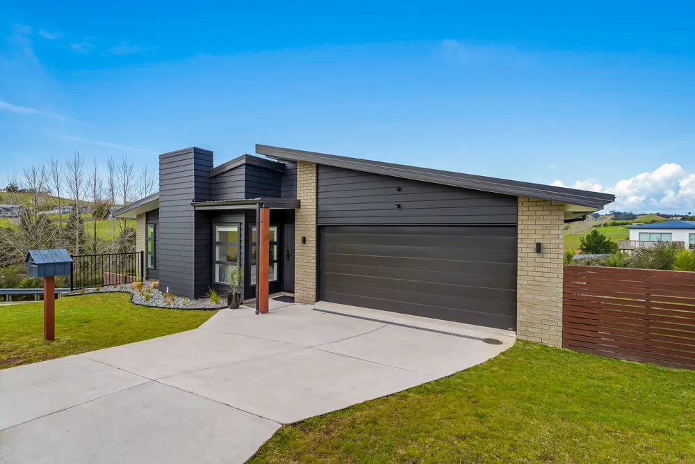 Photos of 23 Kia Kaha Drive