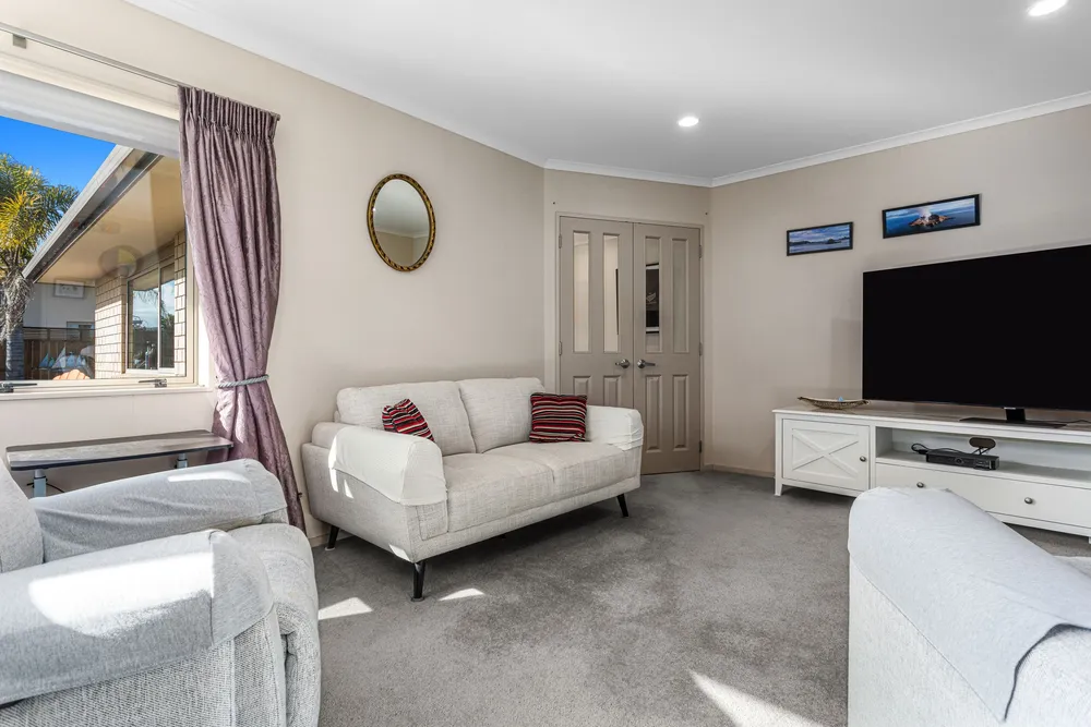 Photos of 32 Sanctuary Avenue
