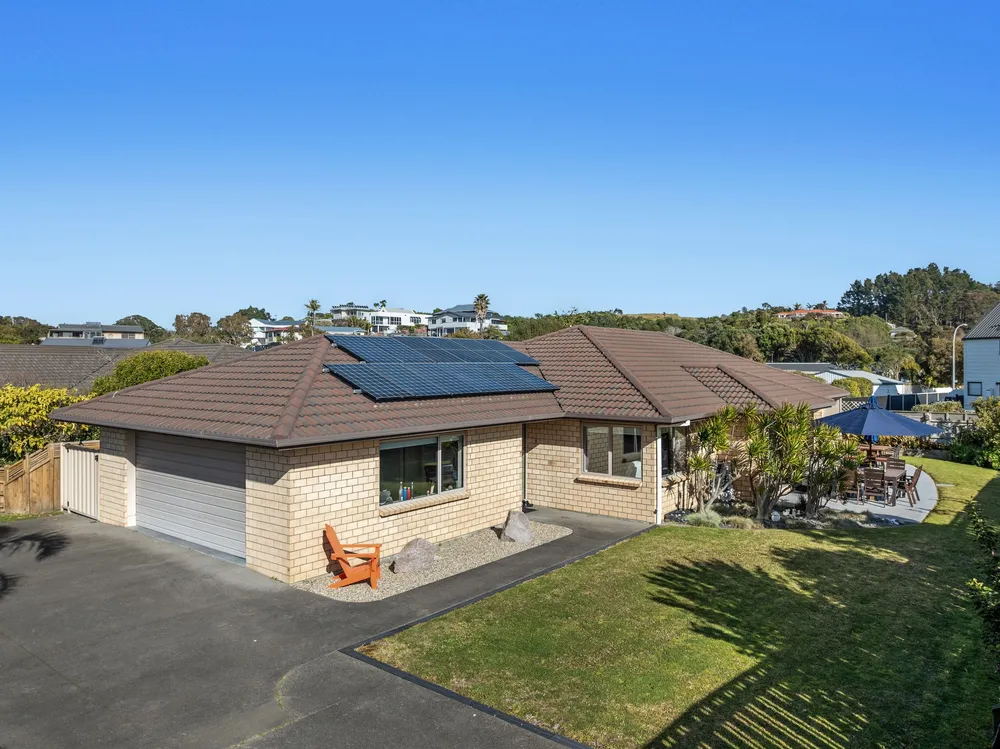 Photos of 32 Sanctuary Avenue