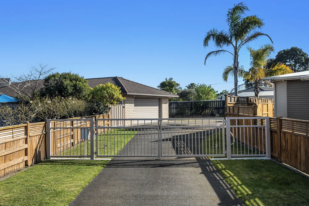 Photos of 32 Sanctuary Avenue