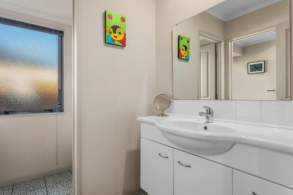 Photos of 32 Sanctuary Avenue