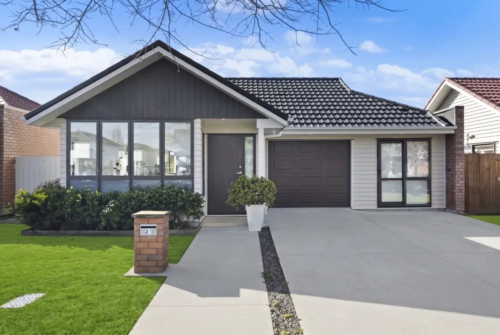 Photos of 27 Tarapiroe Avenue
