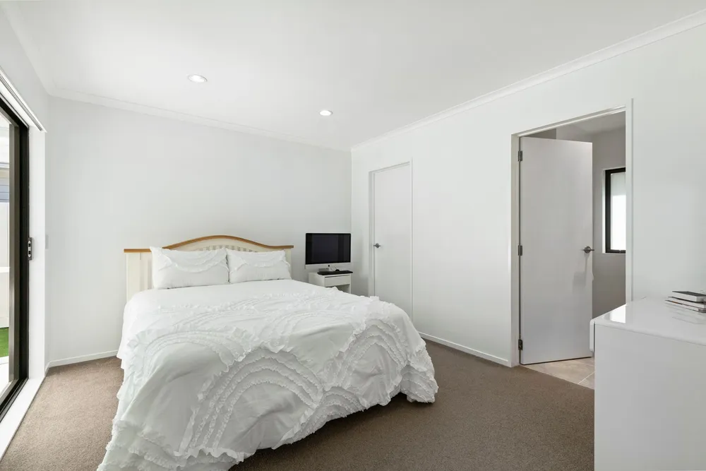 Photos of 27 Tarapiroe Avenue