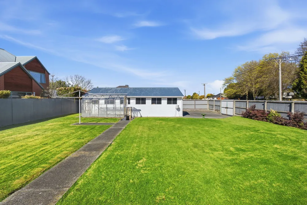 Photos of 33 Staveley Street