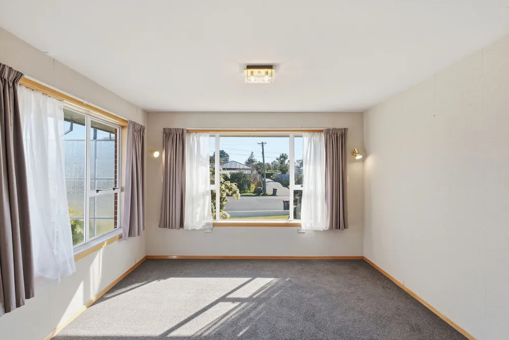 Photos of 33 Staveley Street