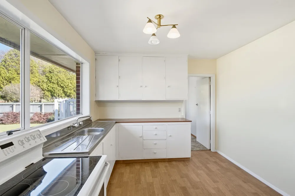 Photos of 33 Staveley Street