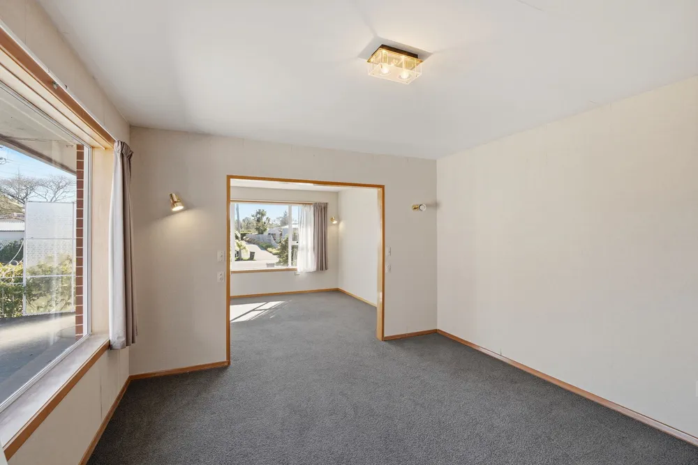 Photos of 33 Staveley Street