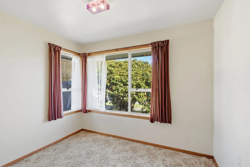 Photos of 33 Staveley Street