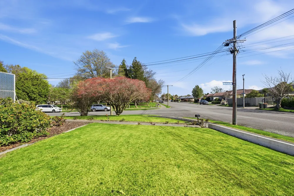 Photos of 33 Staveley Street