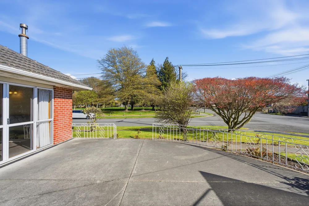 Photos of 33 Staveley Street