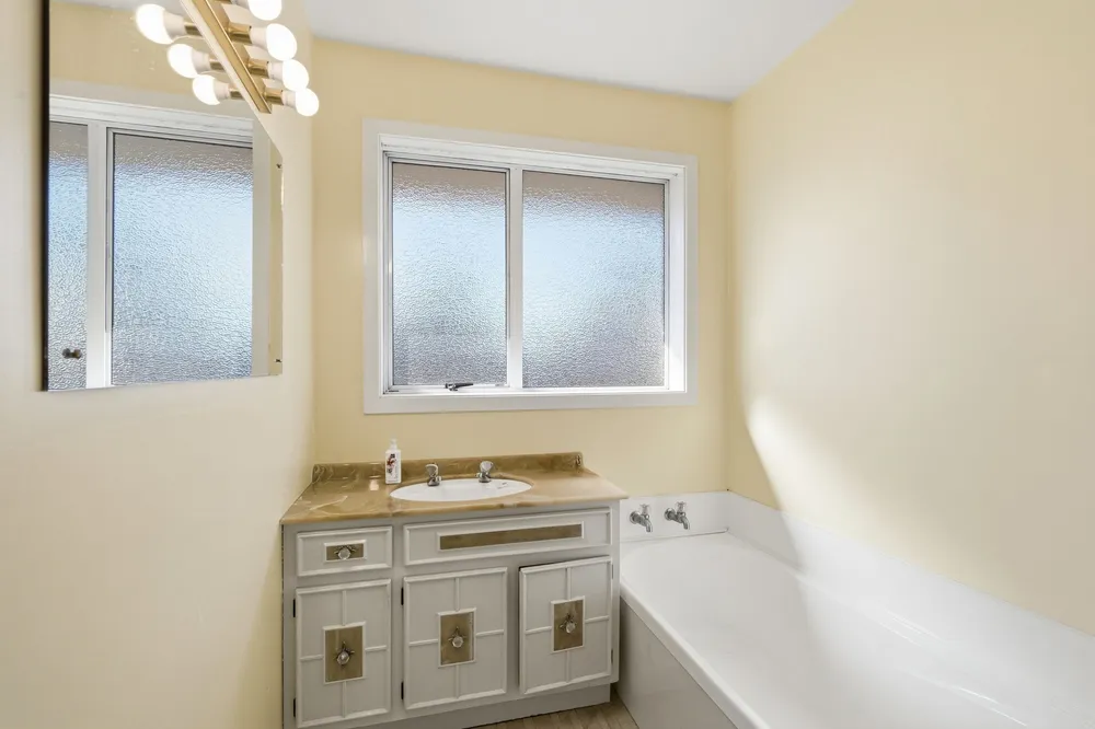 Photos of 33 Staveley Street