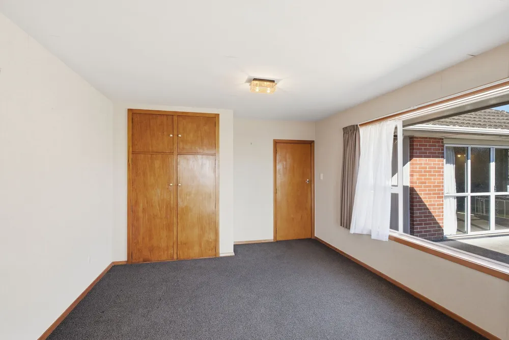 Photos of 33 Staveley Street