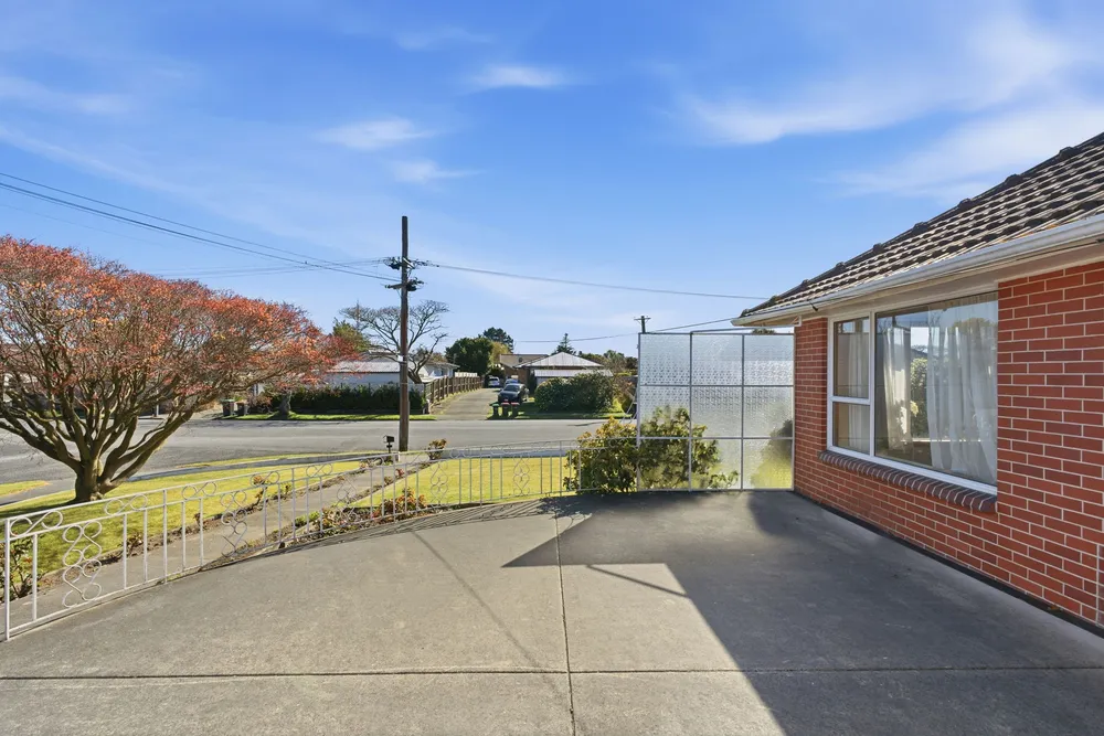 Photos of 33 Staveley Street