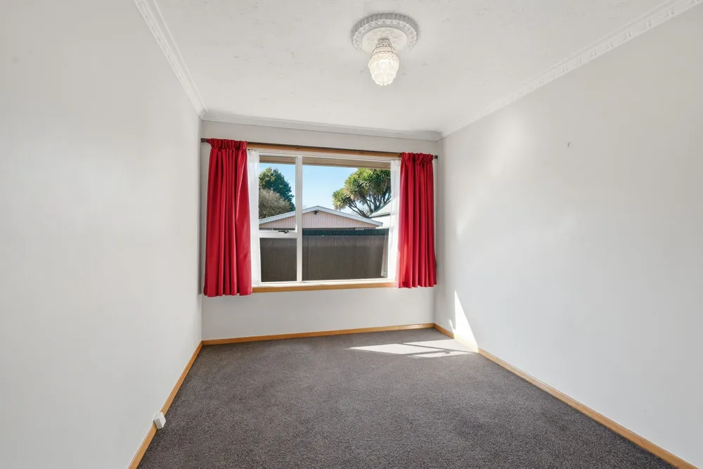 Photos of 33 Staveley Street