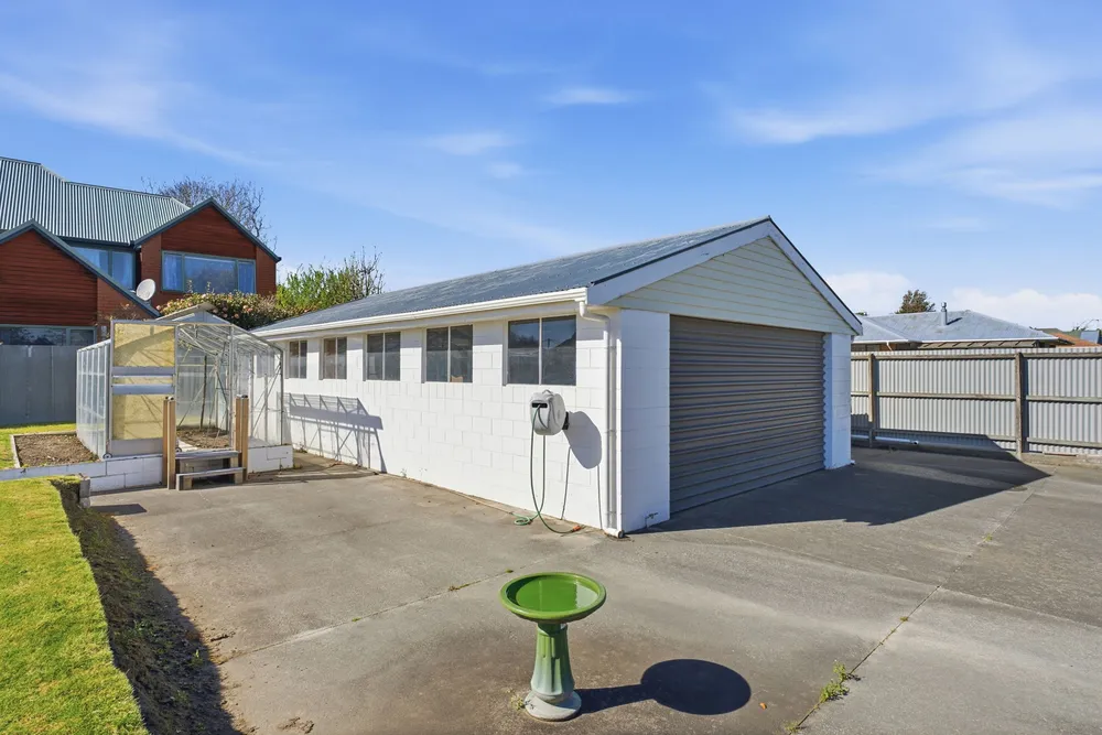 Photos of 33 Staveley Street