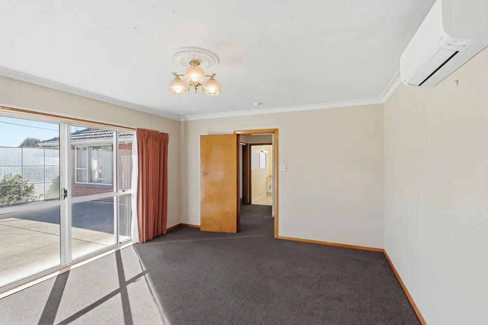 Photos of 33 Staveley Street