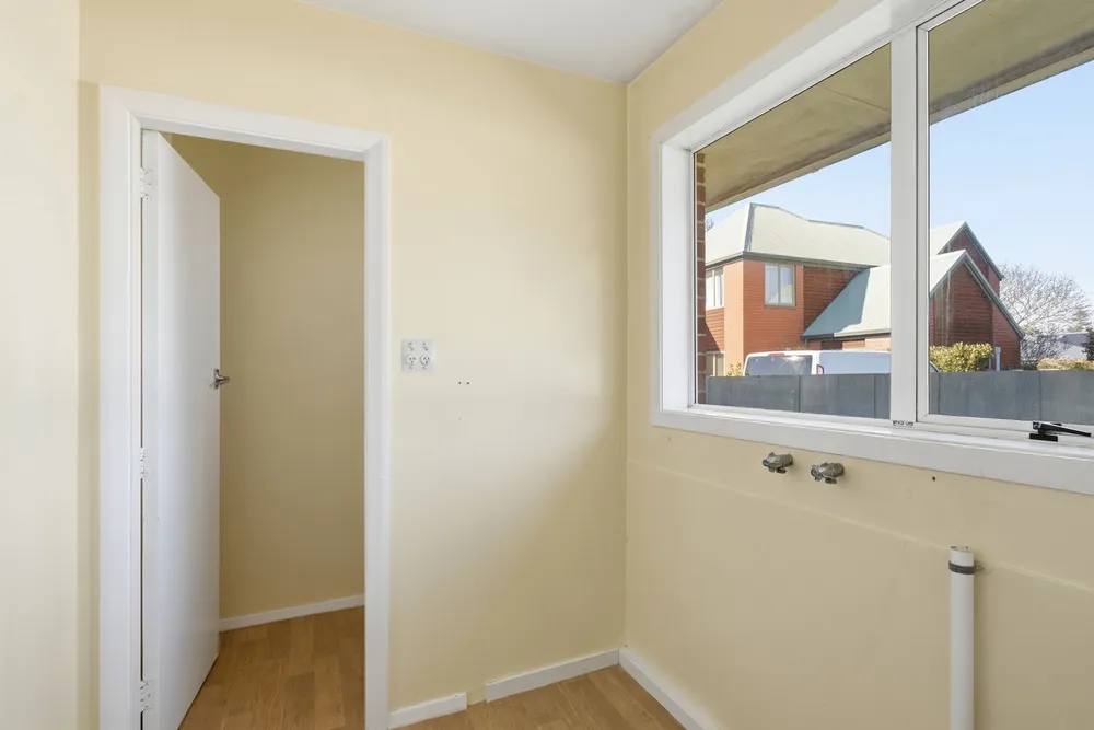 Photos of 33 Staveley Street