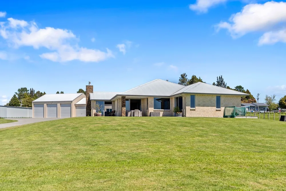 Photos of 949F Pyes Pa Road