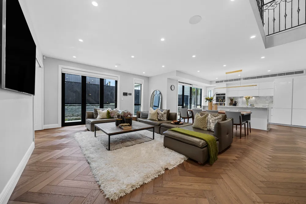 Photos of 225A Bleakhouse Road