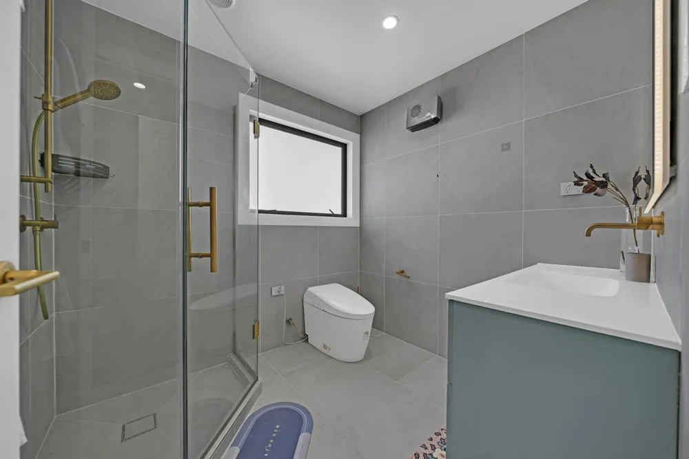 Photos of 225A Bleakhouse Road