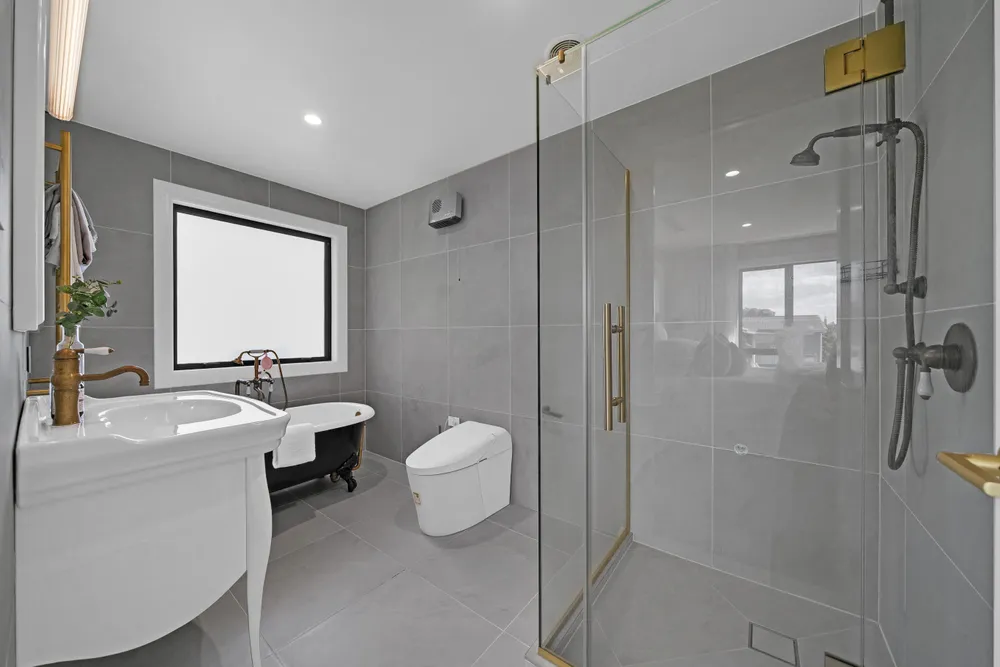 Photos of 225A Bleakhouse Road