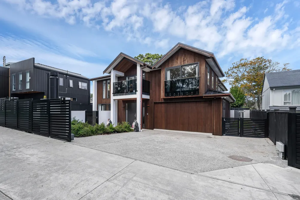 Photos of 225A Bleakhouse Road