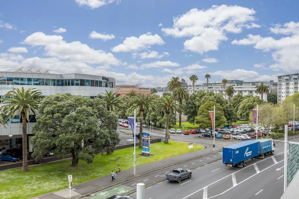 Photos of 302/85 Beach Road