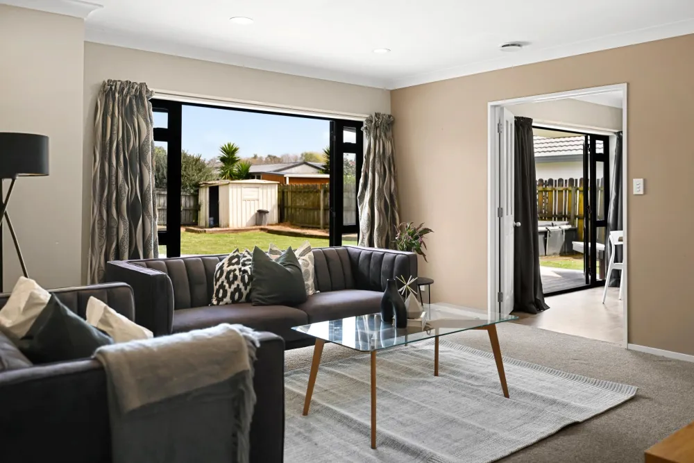 Photos of 25 Admiral Crescent