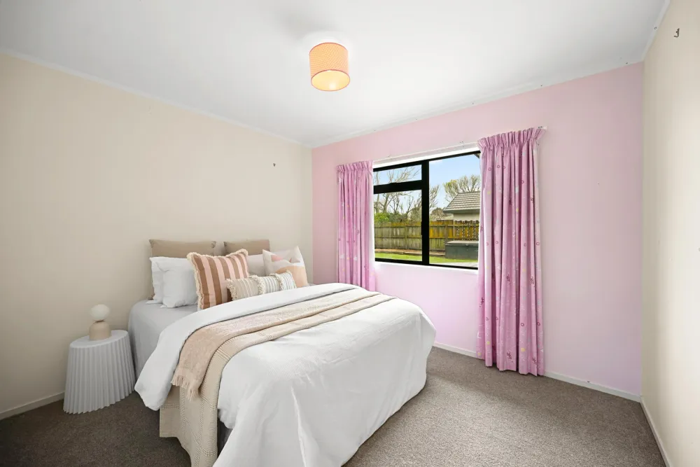 Photos of 25 Admiral Crescent