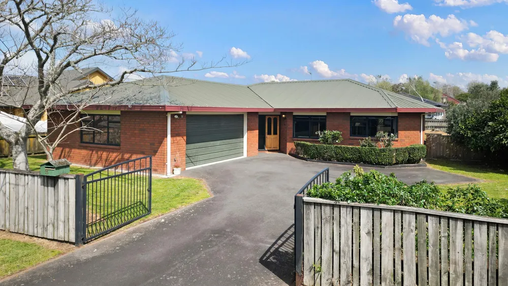 Photos of 25 Admiral Crescent