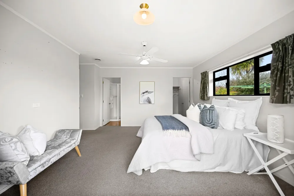 Photos of 25 Admiral Crescent