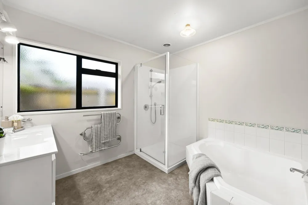 Photos of 25 Admiral Crescent