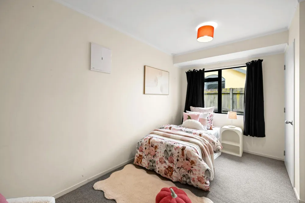 Photos of 25 Admiral Crescent